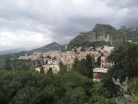 In der Ferne: Castelmola