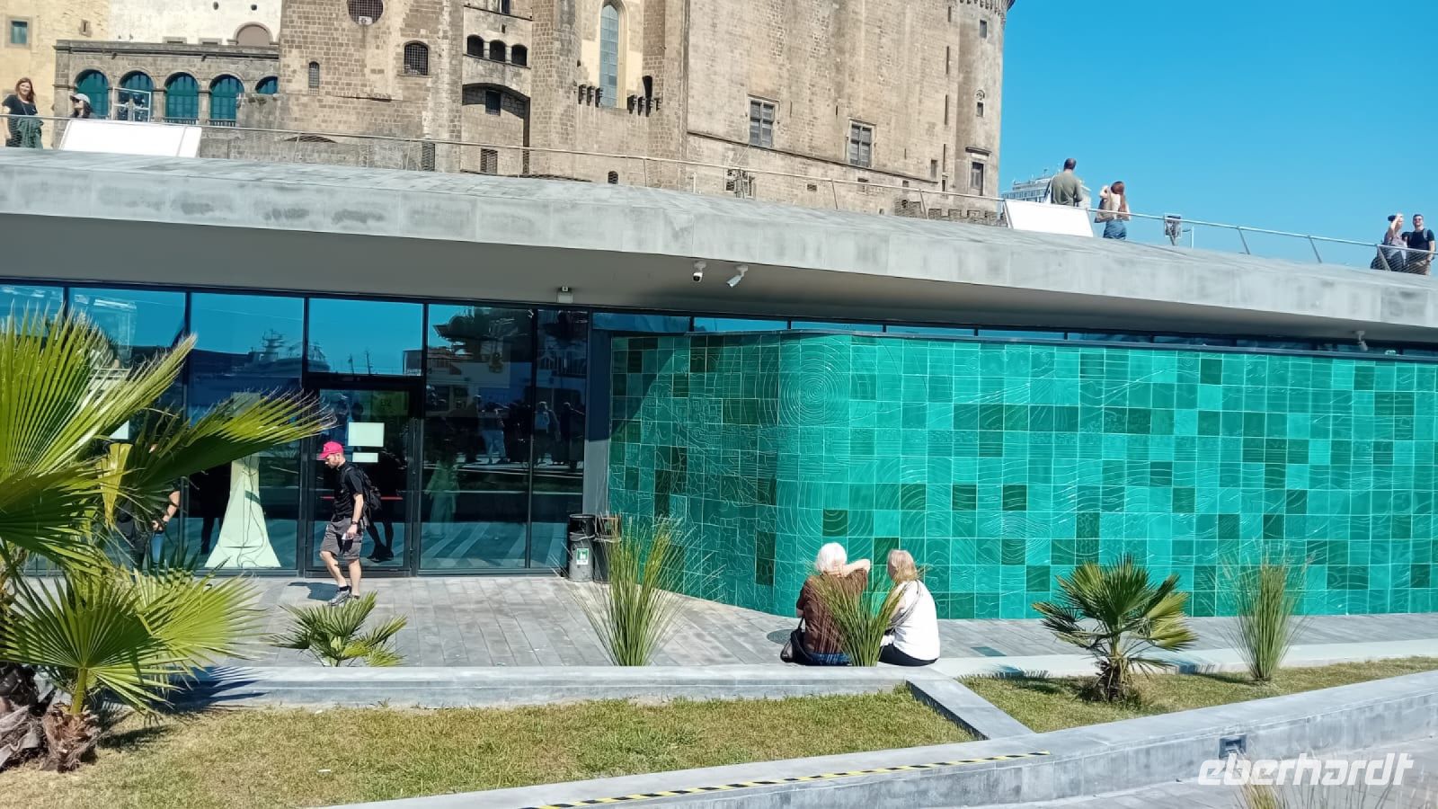 Checkin Halle Hafen in Neapel