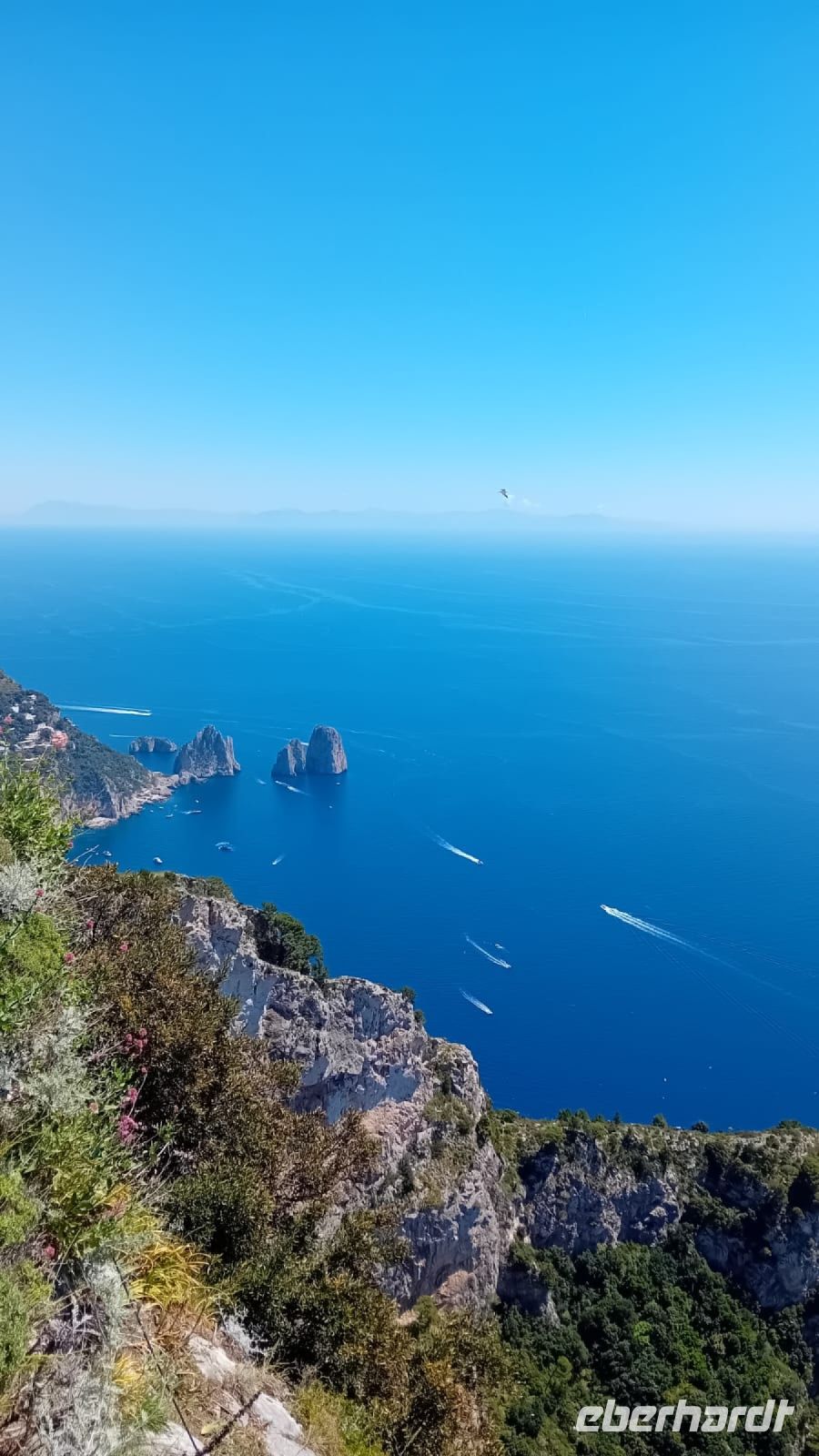 Blick vom Monte Solaro auf die Faraglioni Felsen