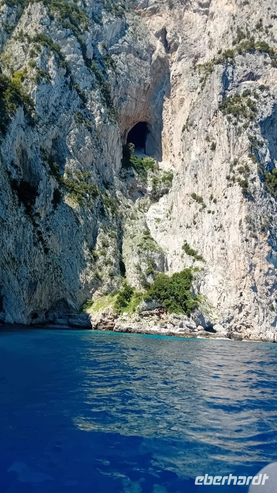 Bootstour mit Blick auf Grotte