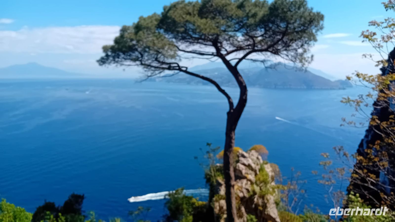 Blick von Villa Lysis auf den Vesuv und Halbinsel Sorrent