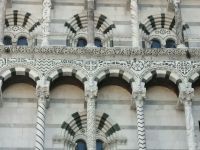 Prachtvolle Fassade der Kathedrale in Lucca