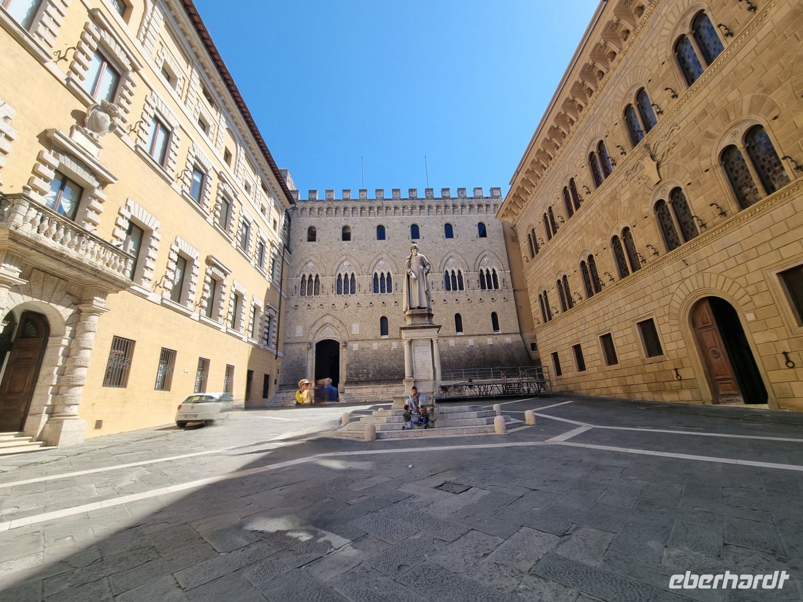 Siena - Piazza Salimbeni mit dem Denkmal Bandinis