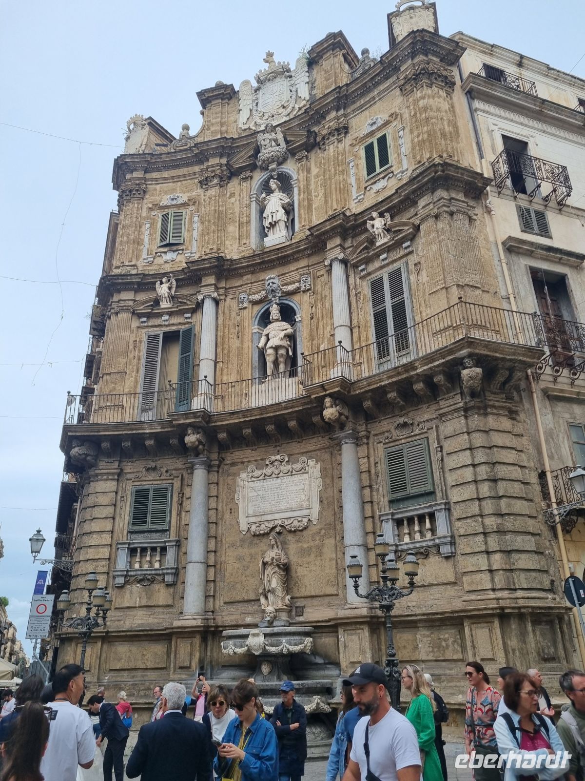 Insel Sizilien - Palermo (Piazza Vigliena oder Piazza Quattro Canti - Winter-Brunnen)