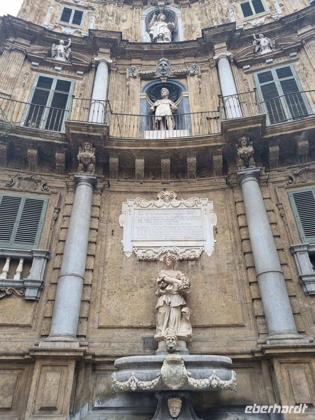 Insel Sizilien - Palermo (Piazza Vigliena oder Piazza Quattro Canti - Frühlings-Brunnen)