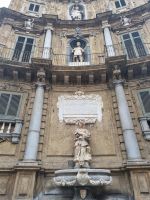 Insel Sizilien - Palermo (Piazza Vigliena oder Piazza Quattro Canti - Frühlings-Brunnen)