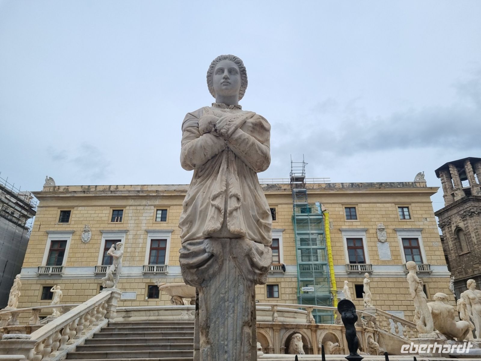 Insel Sizilien - Palermo (Piazza Pretoria mit dem Rathaus)