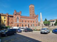 Asti - Piazza Roma mit Torre Comentina    