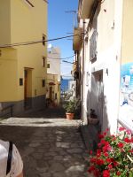 Massa Lubrense, Gasse zum Hafen