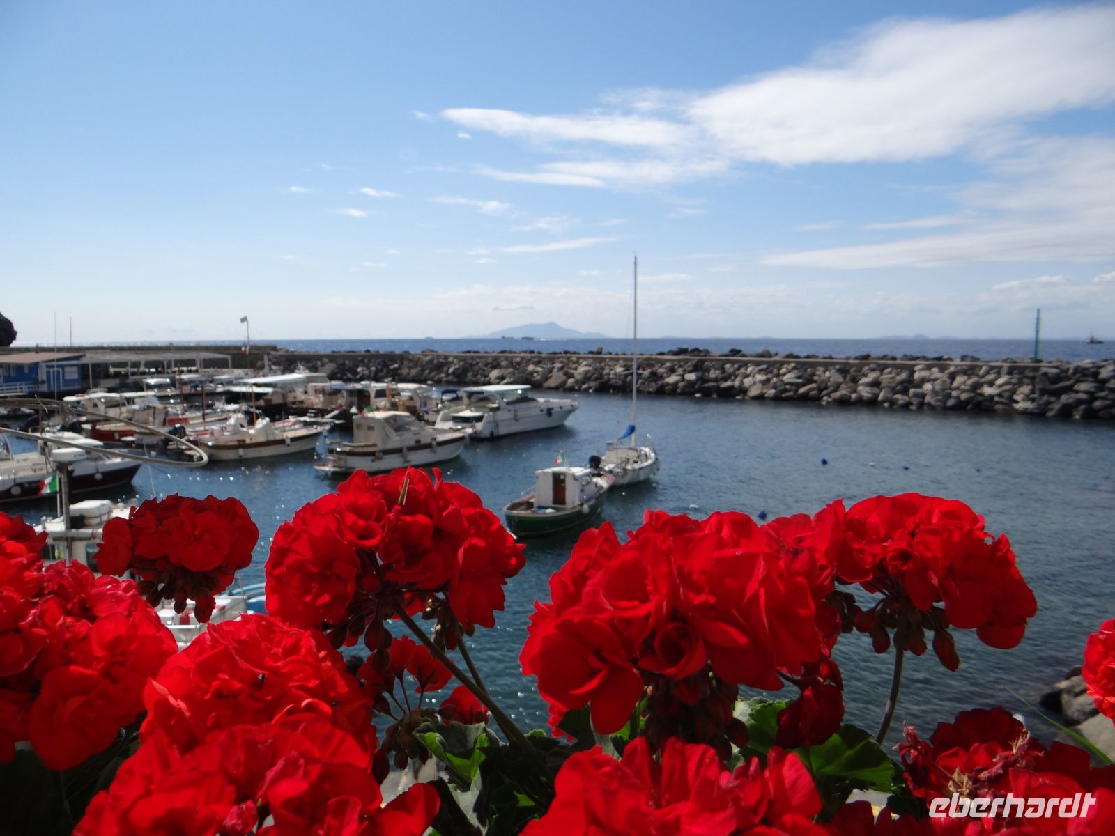 Massa Lubrense, Blick vom Hafen nach Capri