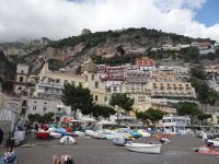 Positano, erst führen die Treppenstufen nach oben, dann nach unten
