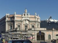Neapel Hafen, das hübsche Verwaltungsgebäude aus einer Zeit der Segelschiffe