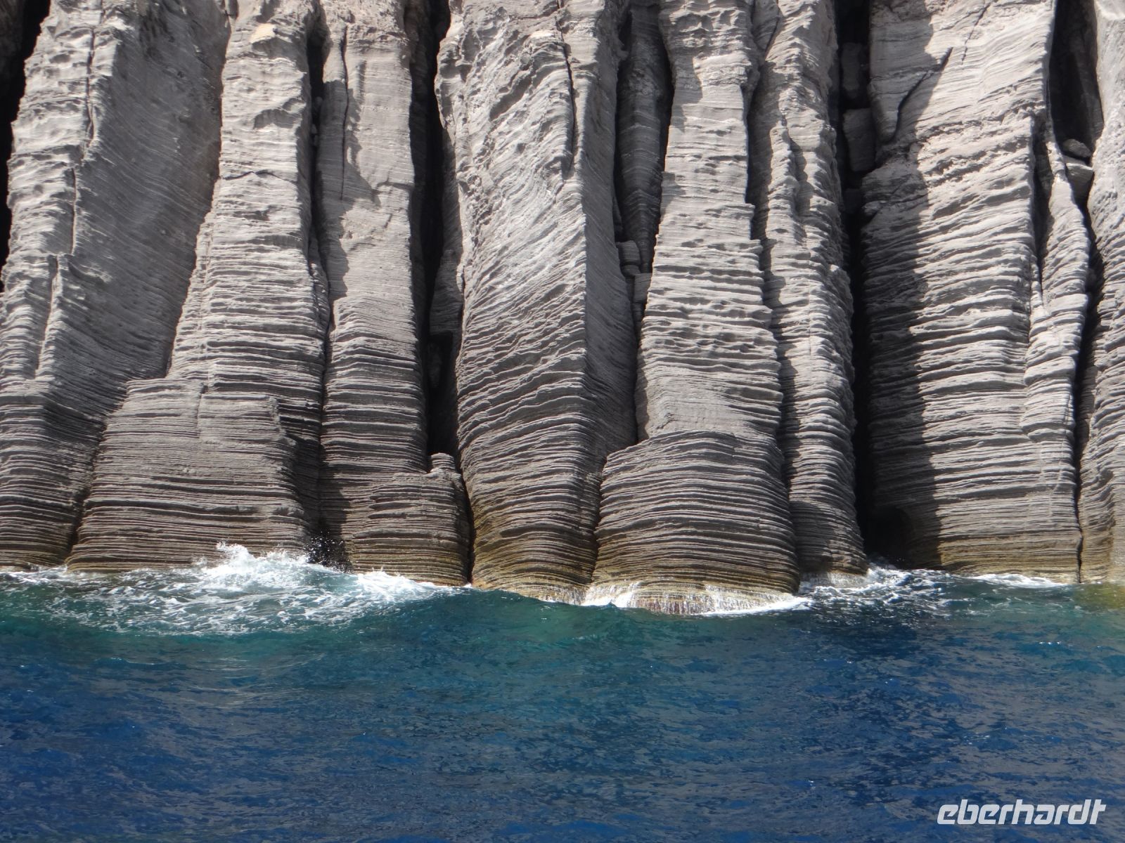 Panarea, die Oberflächen wechseln von Insel zu Insel.
