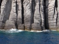 Panarea, die Oberflächen wechseln von Insel zu Insel.