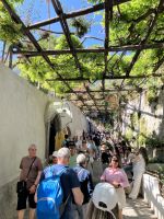 und wir sind nicht allein