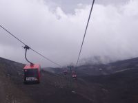 -	Ätna, eine Seilbahn von der Welt alles Lebendigen in die Welt des schwarzen Steins