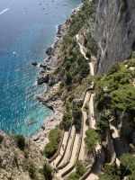 Weg zum kleinen Hafen von Capri