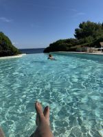 Erfrischung pur: ein Bad im Salzwasserpool nach dem Wandertag ...