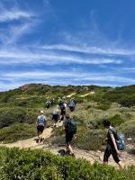 Wanderung entlang der rosa Granitküste