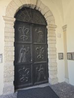 Eingangstür im Fugger Haus in Trient