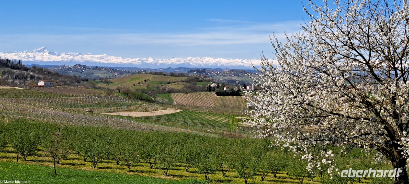 Piemont mit 270 Grad Alpenbogen