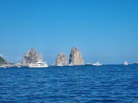 Insel-Rundfahrt Capri (Faraglioni-Felsen)