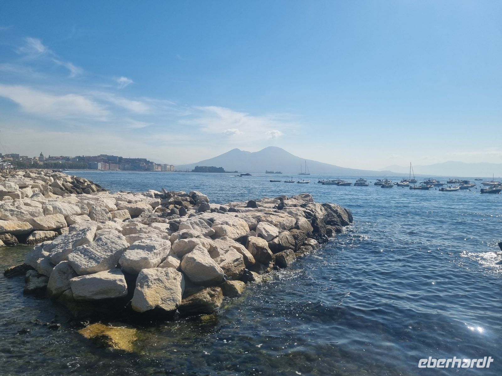 Neapel (Mergellina mit Blick auf den Vesuv)