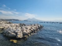 Neapel (Mergellina mit Blick auf den Vesuv)