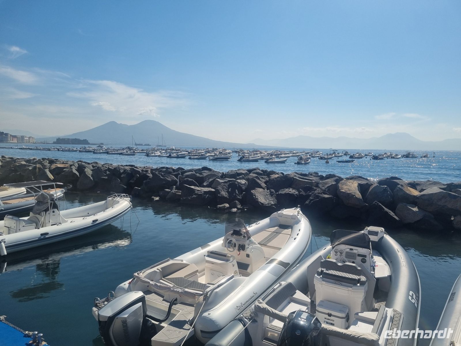 Neapel (Mergellina mit Blick auf den Vesuv)