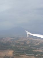 Anflug auf Flughafen Catania - im Hintergrund der Ätna - Sizilien