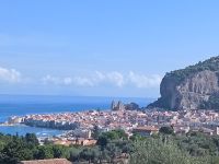 Blick auf Cefalú die Türme der Cathedrale von Cefalù - Sizilien