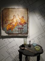 Fresko und Tisch mit Gläser 