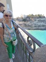 Die Reisebegleiterin Marieta - die Farben des Meeres am T-Shirt - Tropea, Kalabrien