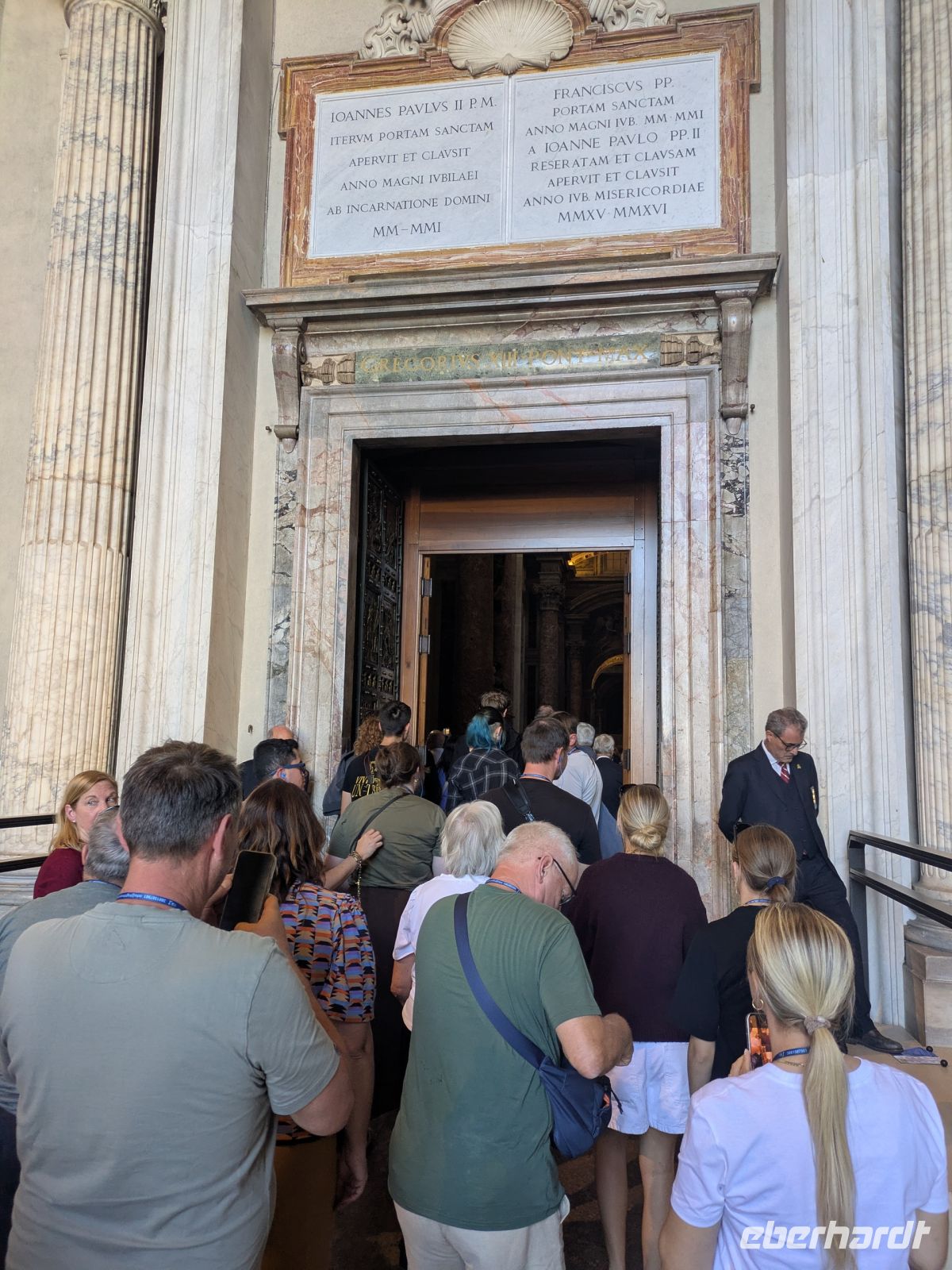 wir durften durch die heilige Pforte in den Petersdom