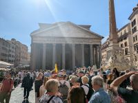 Wir drängelten uns zum Pantheon