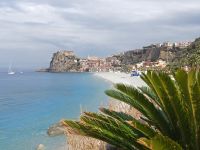 Blick auf Strand und Kap von Scilla und Castello Ruffo - Kalabrien 