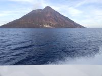 Die Ortschaft am Fuße des Stromboli - Liparische Inseln - Sizilien 