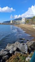Strandpromenade von Salerno mit Blick auf den neuen Fährhafen Stazione Marittima