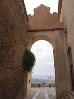 Tor und Aussicht auf die untere Stadt - Gerace - Kalabrien