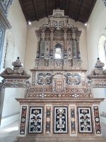 Chiesa S. Franceso - der Marmoraltar mit Intarsien - Gerace - Kalabrien 
