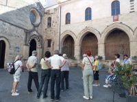 Vor der Catedrale Maria Santissima di Romania in Tropea, Kalabrien 