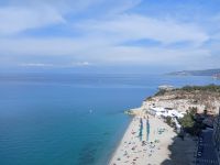 Blick auf den Strand von Tropea, Kalabrien 