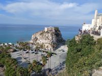 Blick von anderer Seite auf Santa Maria dell` Isola - Tropea, Kalabrien 