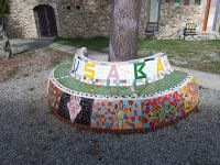 Die Mosaikbank rund um den Baum - MUSABA - Kalabrien