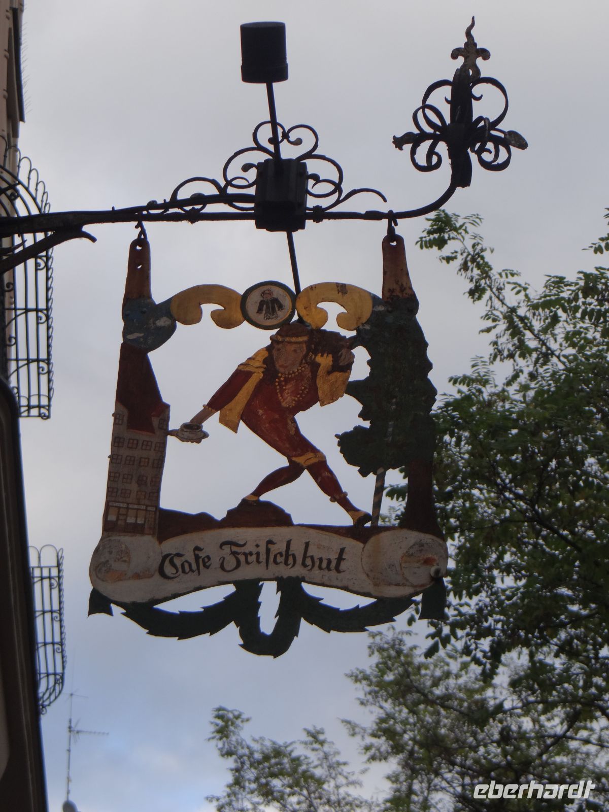 München, im Café Frischhut gibt es wunderbare Schmalznudel. 