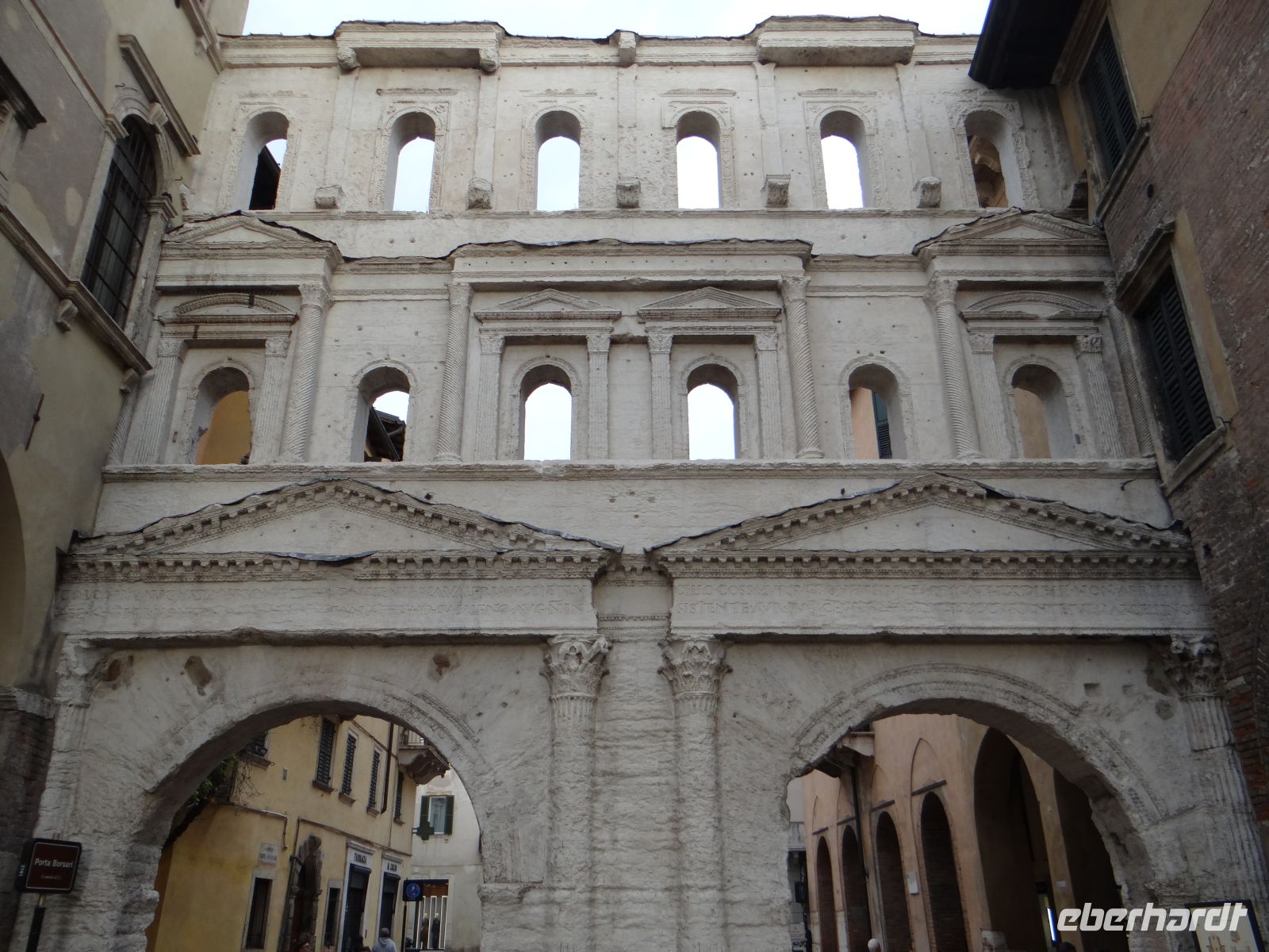 Verona, Porta Borsari, das schönste Stadttor der Römer.