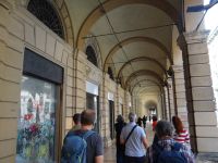 Bologna, wir spazieren durch die Arkaden.