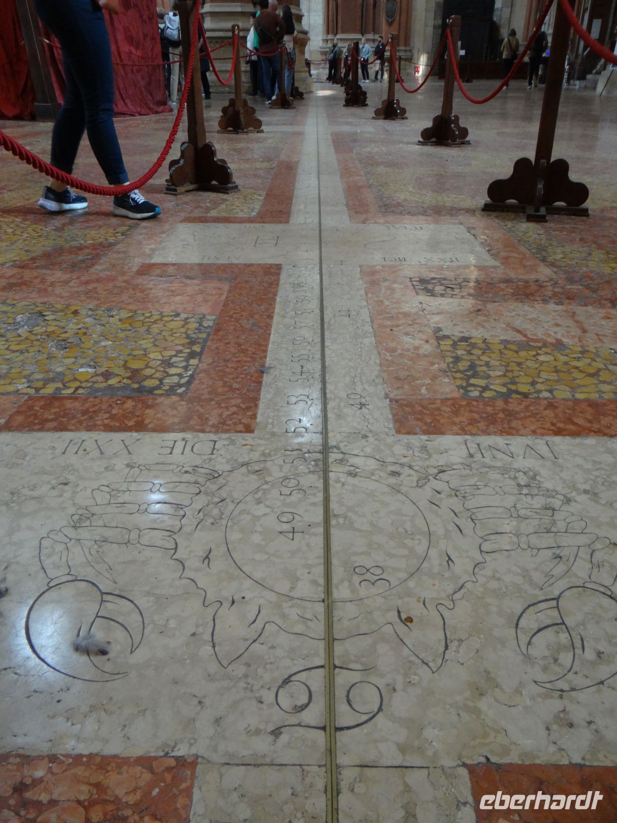 Bologna, die längste Mittagslinie der Welt liegt in der Basilica di San Petronio.