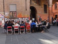 Bologna, die Studenten feiern ihre Abschlüsse. 