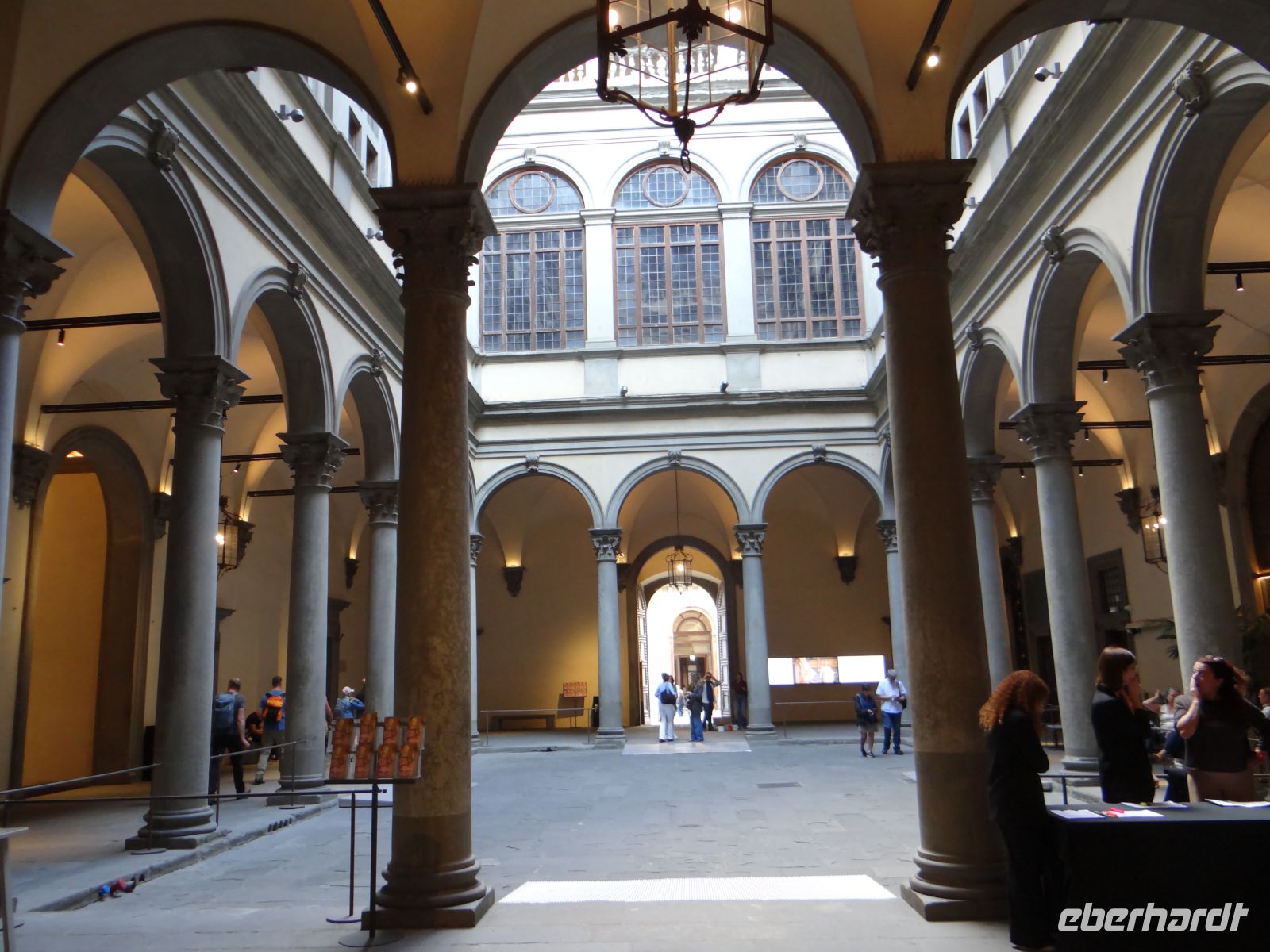 Florenz, Palazzo Strozzi, unten war Platz für die Waren, im ersten Stock wohnte man und ganz oben war die Küche, um der Brandgefahr vorzubeugen.